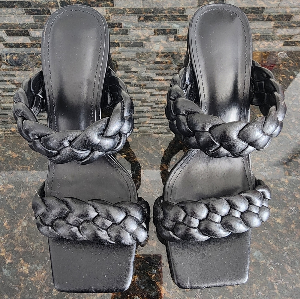 Women's size 8 wide heel heels.